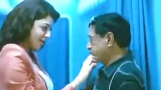 කෙට්ටු ගැහැණු ළමුන් ඉරා පෙන්ටිසෝ වෙනුවෙන් ශුක්රාණු කාච සමග කෙළ