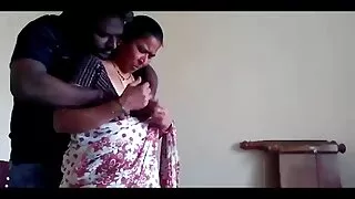 පරිනත ස්ලට් fuckers සැමියා දී පස්ස දී නාන කාමරය තුළ දිය බුබුළු පෙර